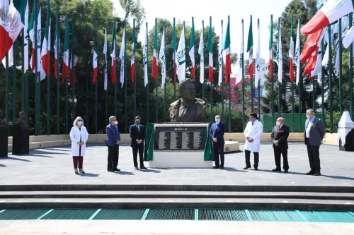 IMSS rinde homenaje póstumo a 153 médicos y destaca hazaña del doctor Rubén Argüero