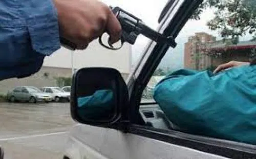 Cuestionan ocupación de 150 policías para vigilar ambulantes pese a ola de asaltos en Puebla