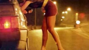 Cliente denuncia a prostituta por su fealdad