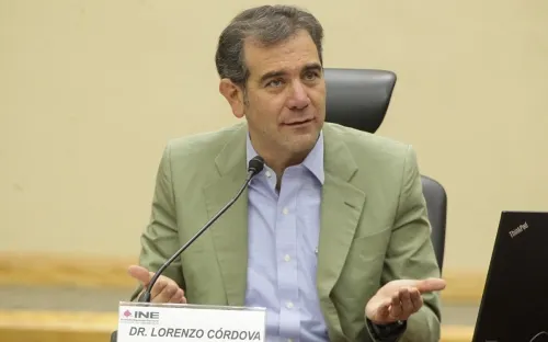 Legisladores de Morena arremeten contra el INE y Lorenzo Córdova
