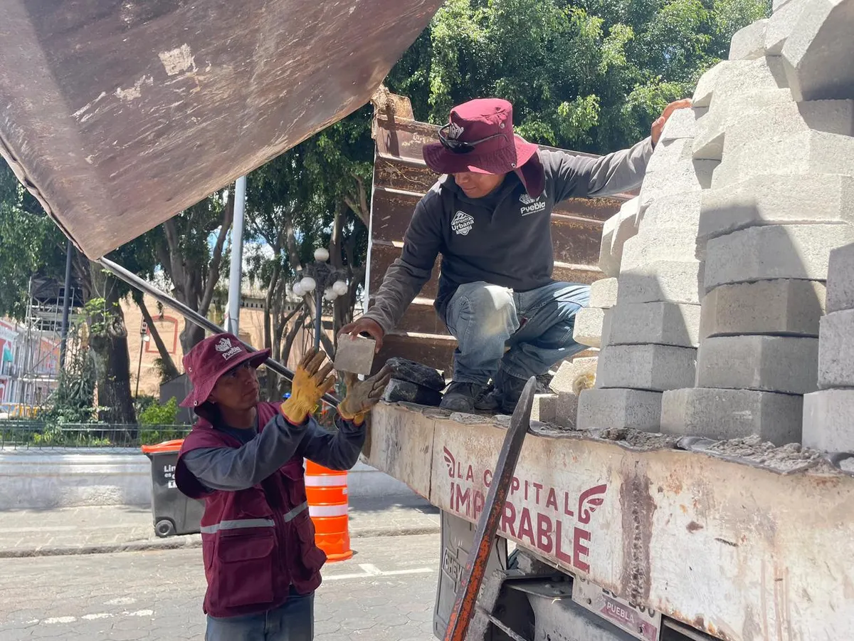Realizan mantenimiento vial en el Centro Histórico de Puebla por Procesión de Viernes Santo