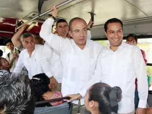 Felipe Calderón promueve voto desde autobús en Mérida