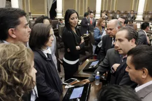 Diputados rechazan dispensar trámites para que comparezca González Magaña