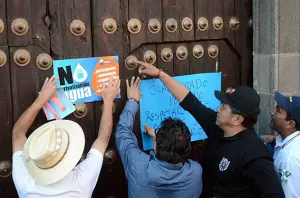 Nada detiene amparos y protestas contra privatización del agua