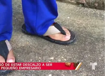 Se viraliza adolescente al vender chanclas hechas con neumáticos