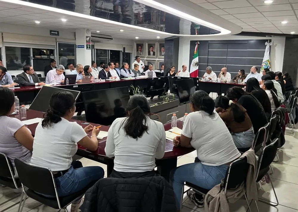 Gobierno de Puebla instala mesa de acuerdos con normalistas de Teteles