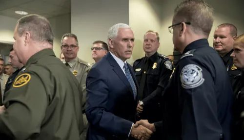 Mike Pence insiste en construir el muro fronterizo