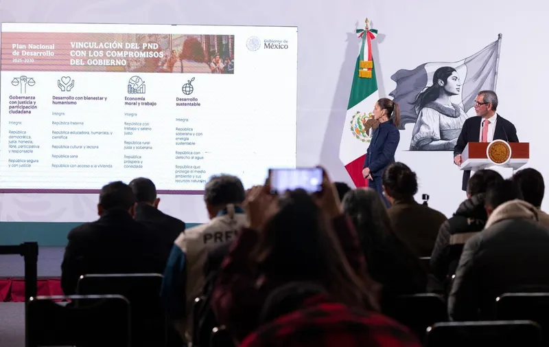 Estamos cumpliendo con nuestra promesa de que no va a aumentar en términos reales el precio de las gasolinas: Sheinbaum 