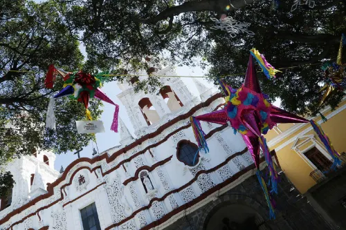 Promocionan el consumo de los productos locales con exposición de piñatas