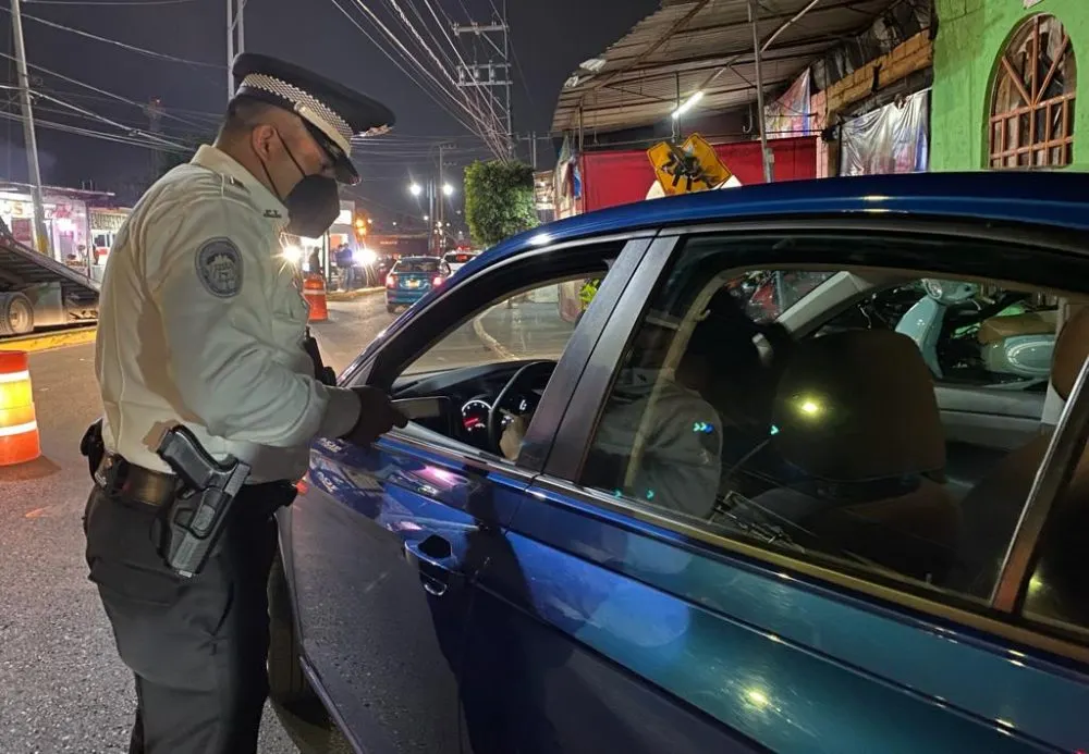 Instala policía de San Andrés operativo alcoholímetro