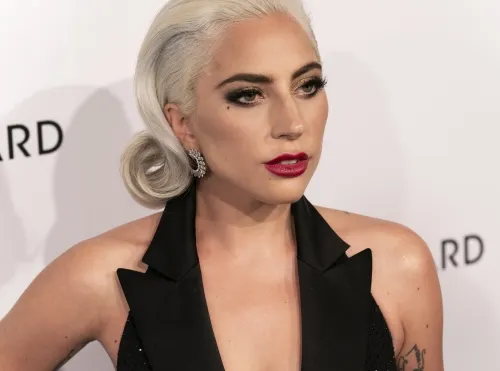 Captan a Lady Gaga saliendo de casa de Bradley Cooper