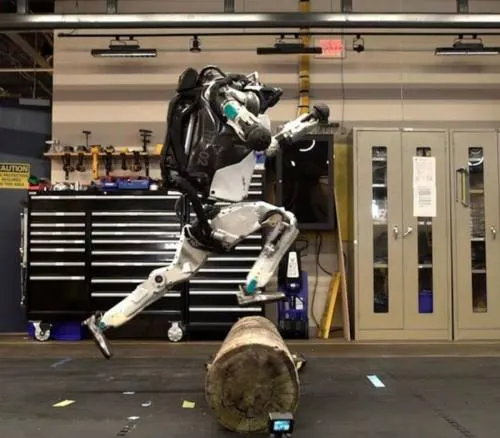 El robot “Atlas” de Boston Dynamics ahora supera carreras de obstáculos