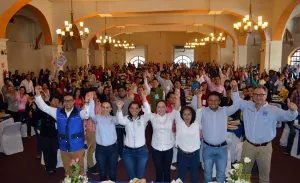 Panistas arropan a Angélica Ramírez y a Dinorah López