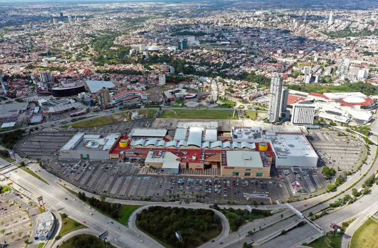 Entre lo regional y lo metropolitano