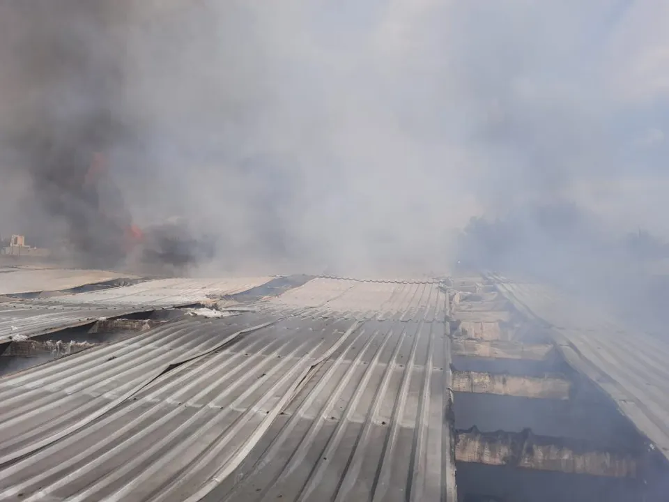 Se incendia taller de juguetera en Amozoc