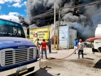 Incendio consume un centro de reciclaje en San Francisco Totimehuacan (GALERÍA)