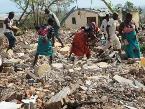 Suman más de 800 muertos en sureste de África