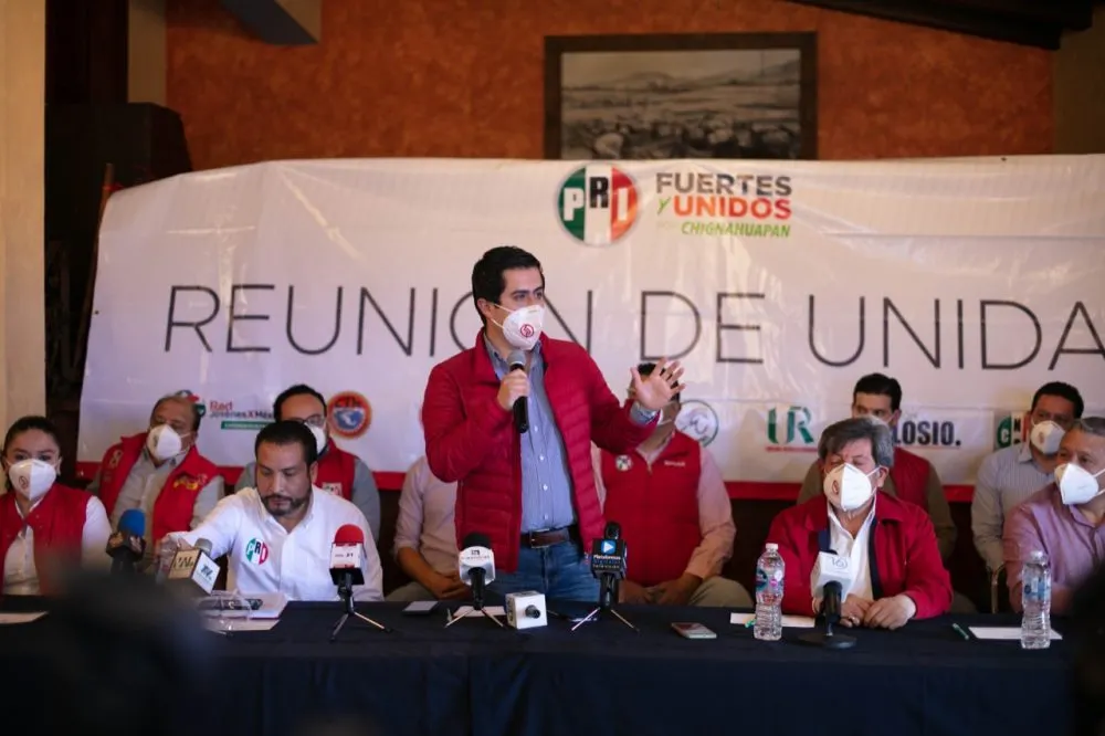 Se registra Lorenzo Rivera como candidato de unidad del PRI