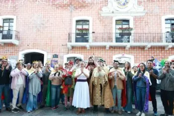 Ariadna Ayala y Reyes Magos llevan alegría a la niñez de Atlixco