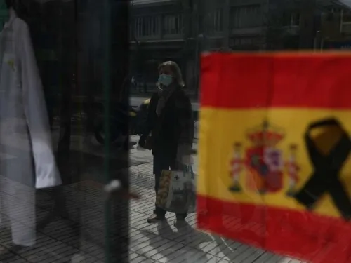 España alarga cuarentena, pero relaja medidas para niños