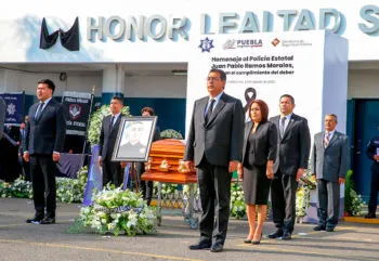 Gobernador encabeza homenaje a policía estatal que murió en enfrentamiento en Xoxtla