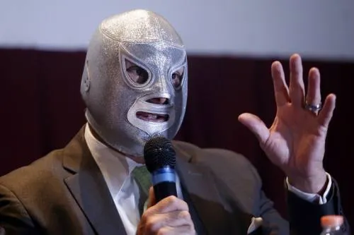 El enmascarado de plata debería tener su propio museo, dice El Hijo del Santo