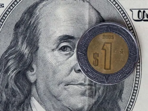 Peso pone ‘grinch’ al dólar; BMV se mantiene fuerte por arriba de los 44 mil puntos
