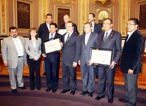 Entregan diputados a embajadores de Panamá y El Salvador reconocimiento como visitantes distinguidos