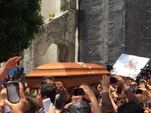 Miles despiden a Joan Sebastian en Cuernavaca
