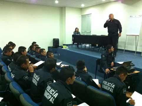 Elementos de la SSPTM de Puebla se capacitan como policías comunitarios