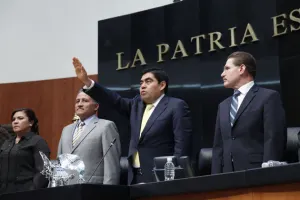 Miguel Barbosa toma protesta como líder del Senado