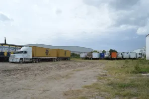 Recuperan tractocamiones, remolques y mercancía presuntamente robada