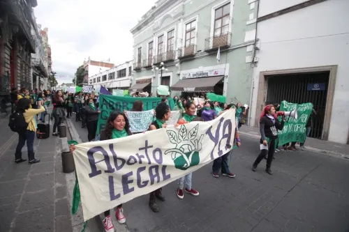 Piden que interrupción del embarazo sea procedimiento gratuito en Puebla