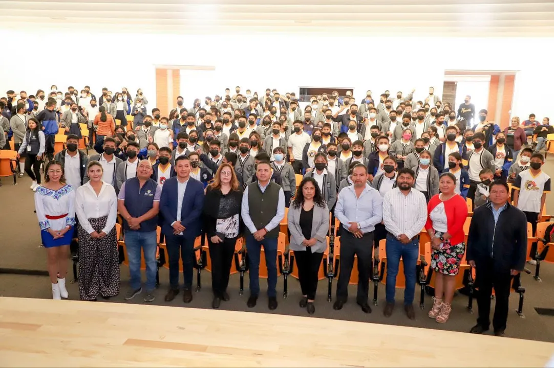"DIÁLOGOS CON LAS JUVENTUDES