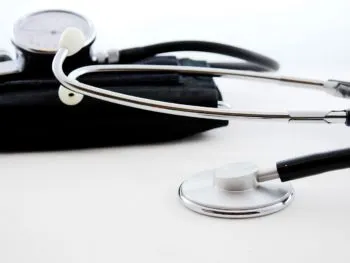 Despiden a médico ortopedista del ISSSTE Puebla por acosar a sus pasantes
