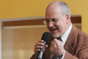 Morena y AMLO, competencia del PRI en 2018: Lorenzo Meyer