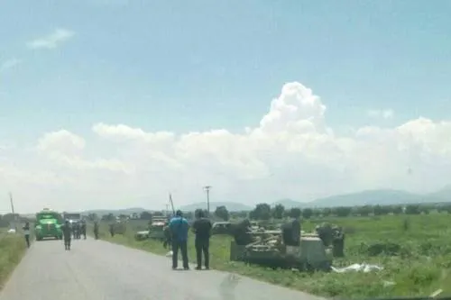 Mueren dos militares al volcar su vehículo durante una persecución