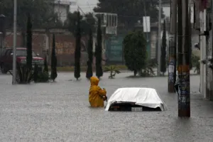 Bomberos atienden más de 60 inundaciones en la capital