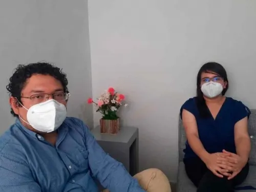 Pareja de médicos comparte heroísmo ante pandemia en Coahuila