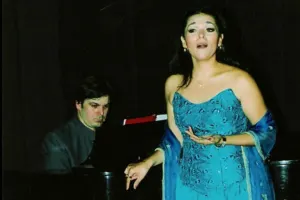 Cantante mexicana de opera en NY busca ayudar a niños con la música