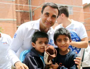 Ofrecen padres de familia su respaldo a Cabalán Macari