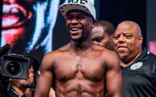 Floyd Mayweather se burla de Canelo Alvarez
