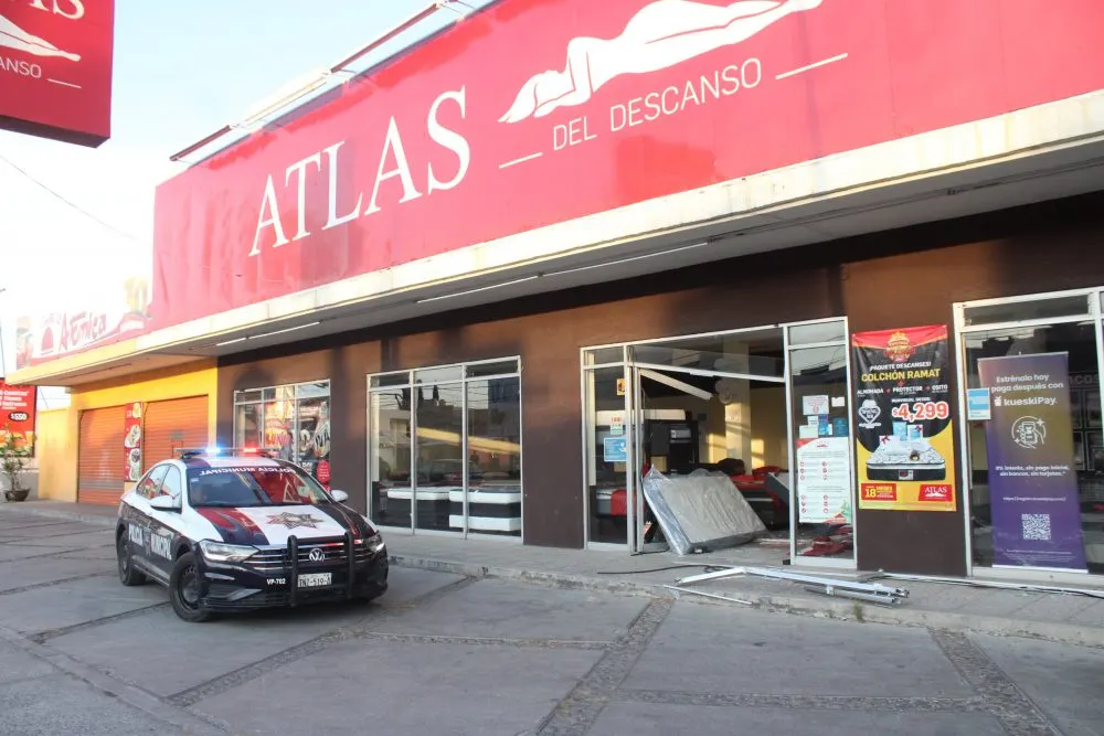 Saquean Coppel y Atlas durante la madrugada