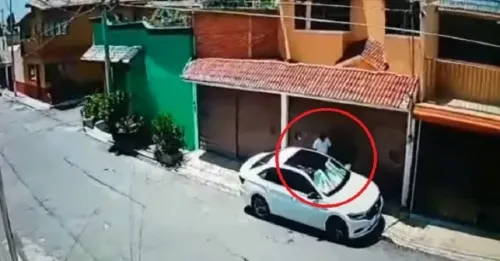 VIDEO : Le roban su vehículo a plana luz del día en la colonia Bugambilias