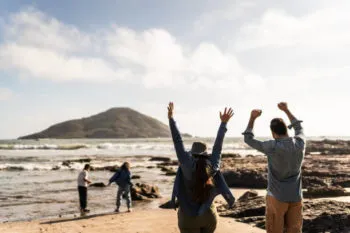 Puentes escolares en México: ¿fines de semana largos que impulsan el turismo o interrupciones que frenan el aprendizaje?
