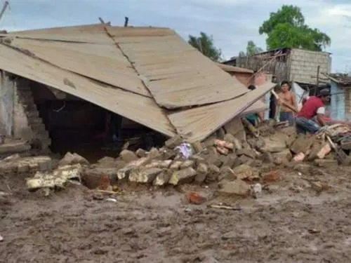 Derrumbe de templo en Perú deja al menos 9 muertos
