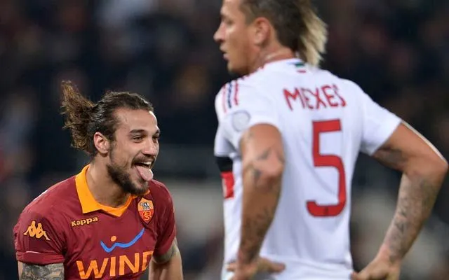 Roma deja mal parado al Milán y lo manda al séptimo lugar de la Serie A