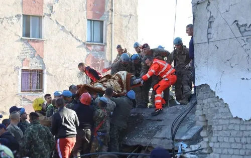 Aumentan a 18 los muertos por sismo en Albania