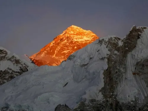 Nepalí sube las 14 cumbres más altas del mundo en 189 días