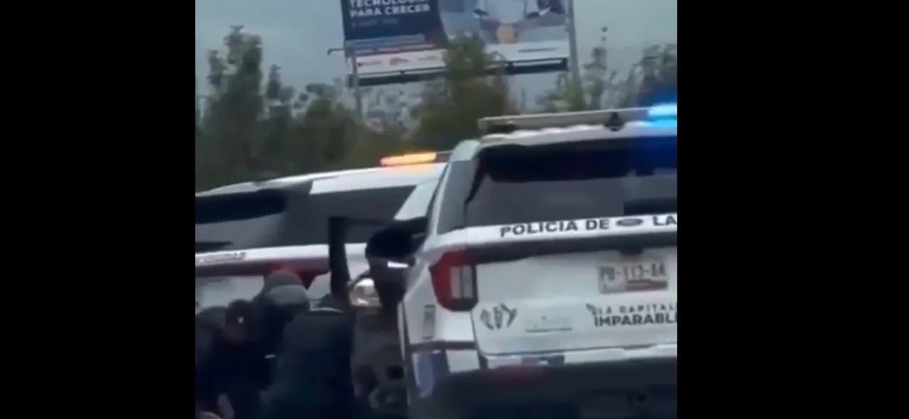 Persecución en Periférico Ecológico termina con pareja detenida en San Andrés Cholula